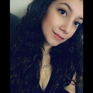 Meet your Posher, Alexis